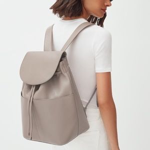 CUYANA LARGE LEATHER BACKPACK - STONE